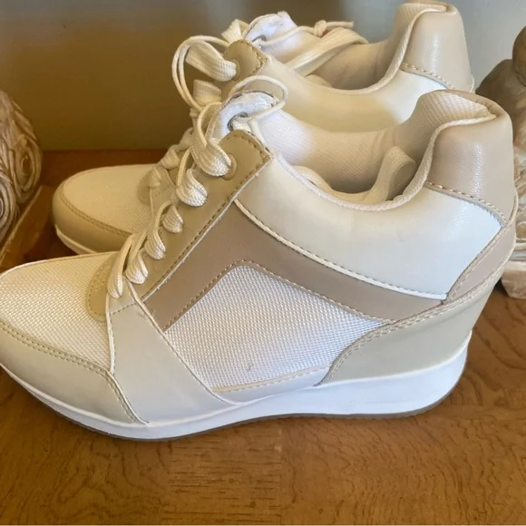 Serra Womens Tan White Color Block Wedge Heel High-Top Sneakers NWT Multiple SZs - Picture 4 of 14